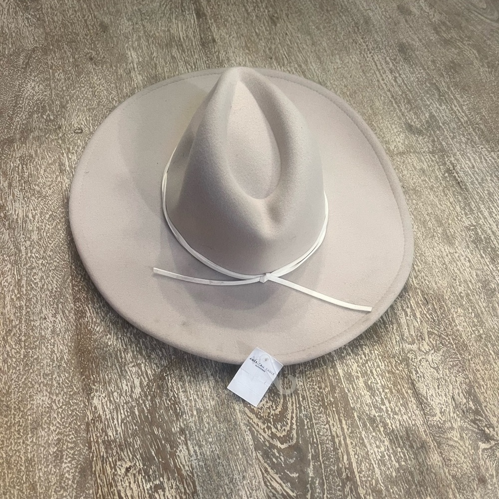 American Eagle hat with tag